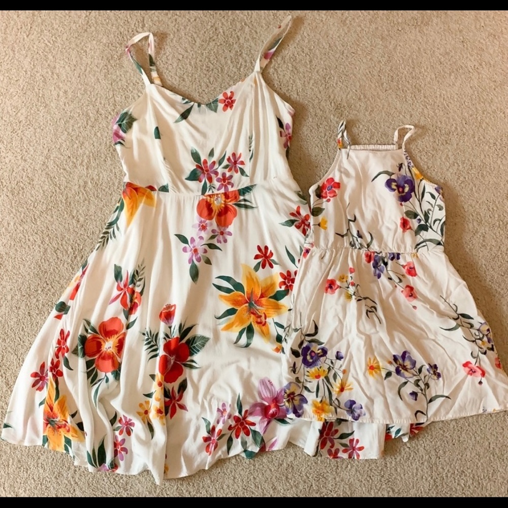 Old Navy girls size S(5) dress. Adult dress sold separately.